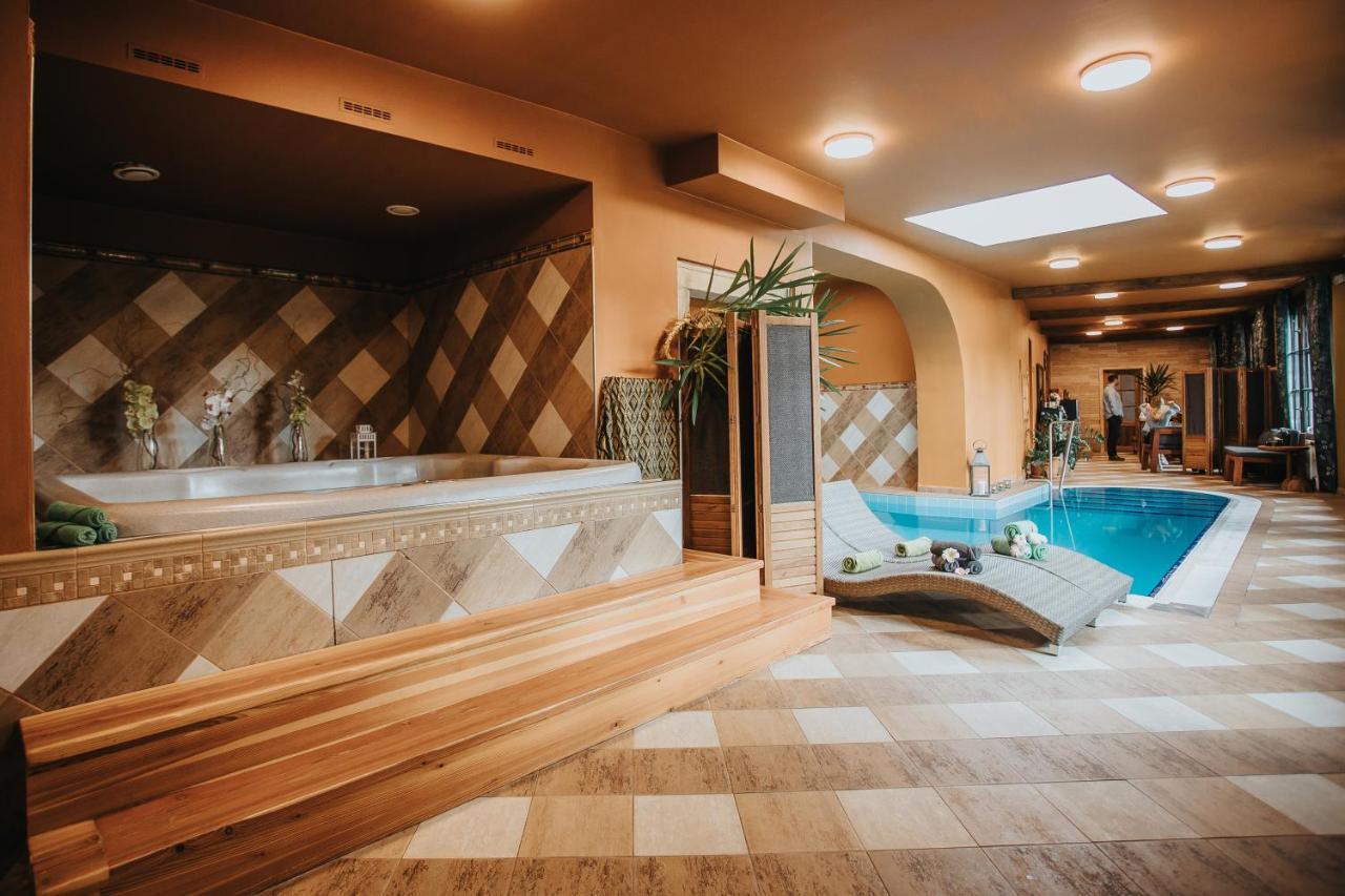 Hotel Ruze Český Krumlov Exteriör bild Spa center
