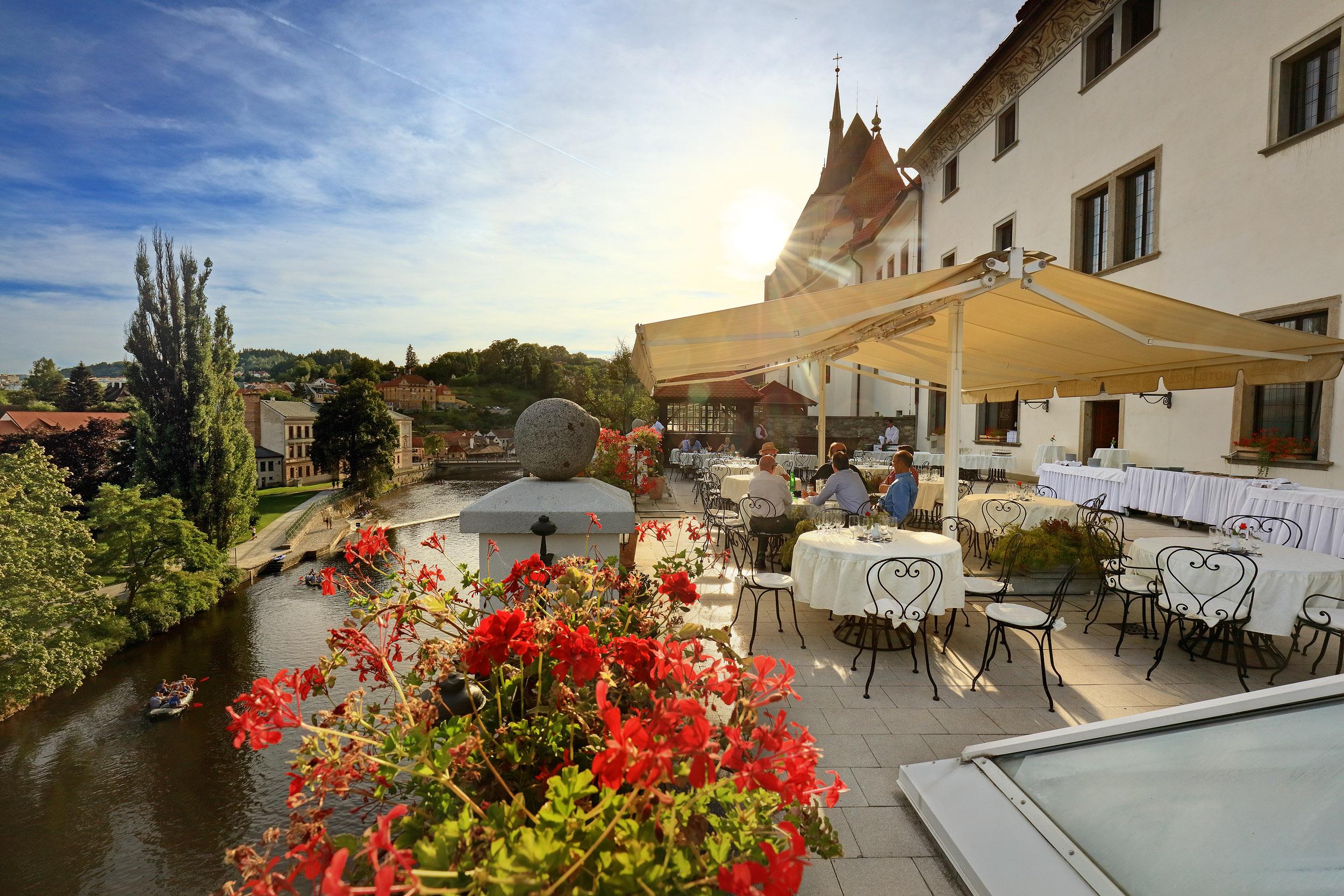 Hotel Ruze Český Krumlov Exteriör bild The hotel's terrace