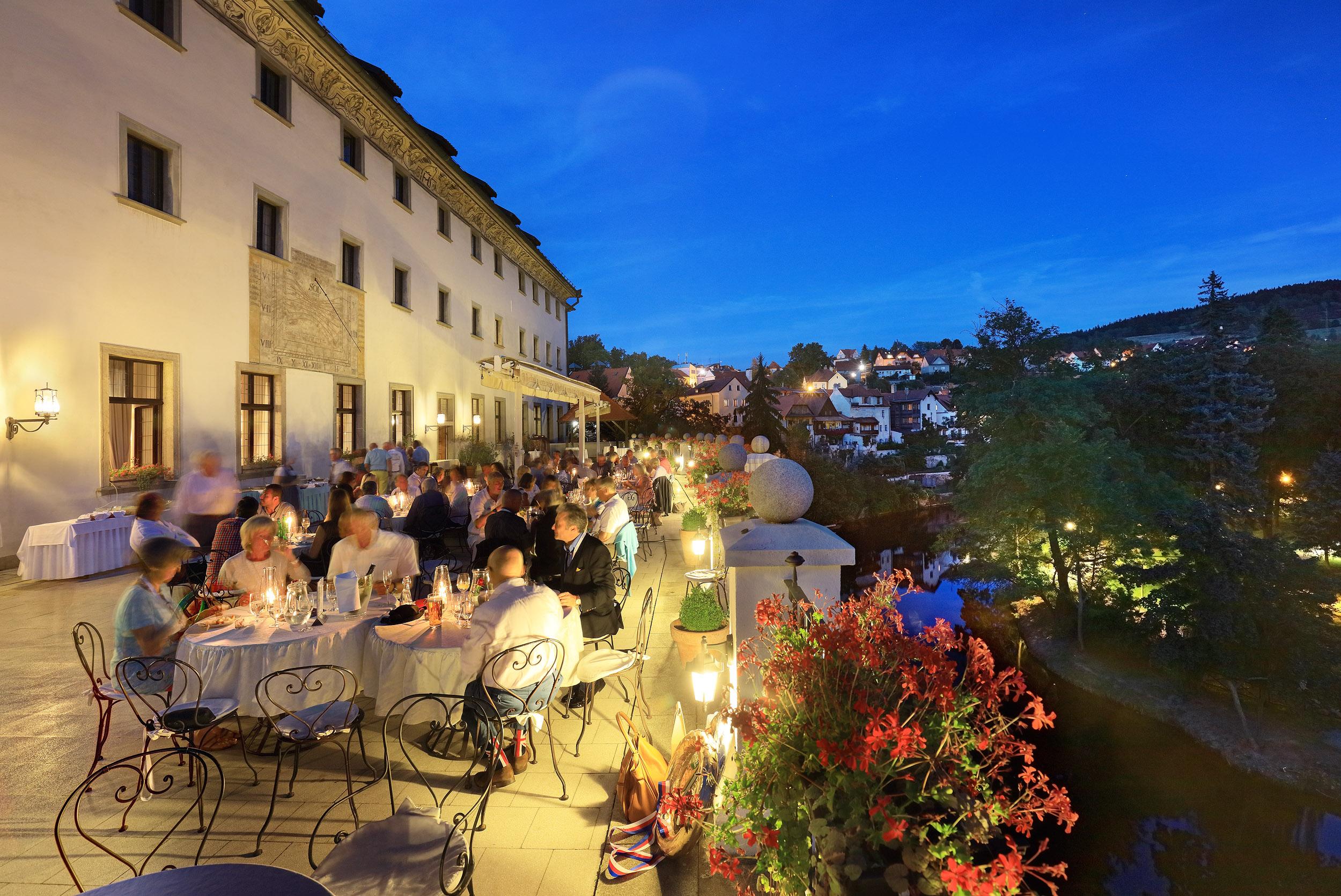Hotel Ruze Český Krumlov Exteriör bild The terrace of the restaurant