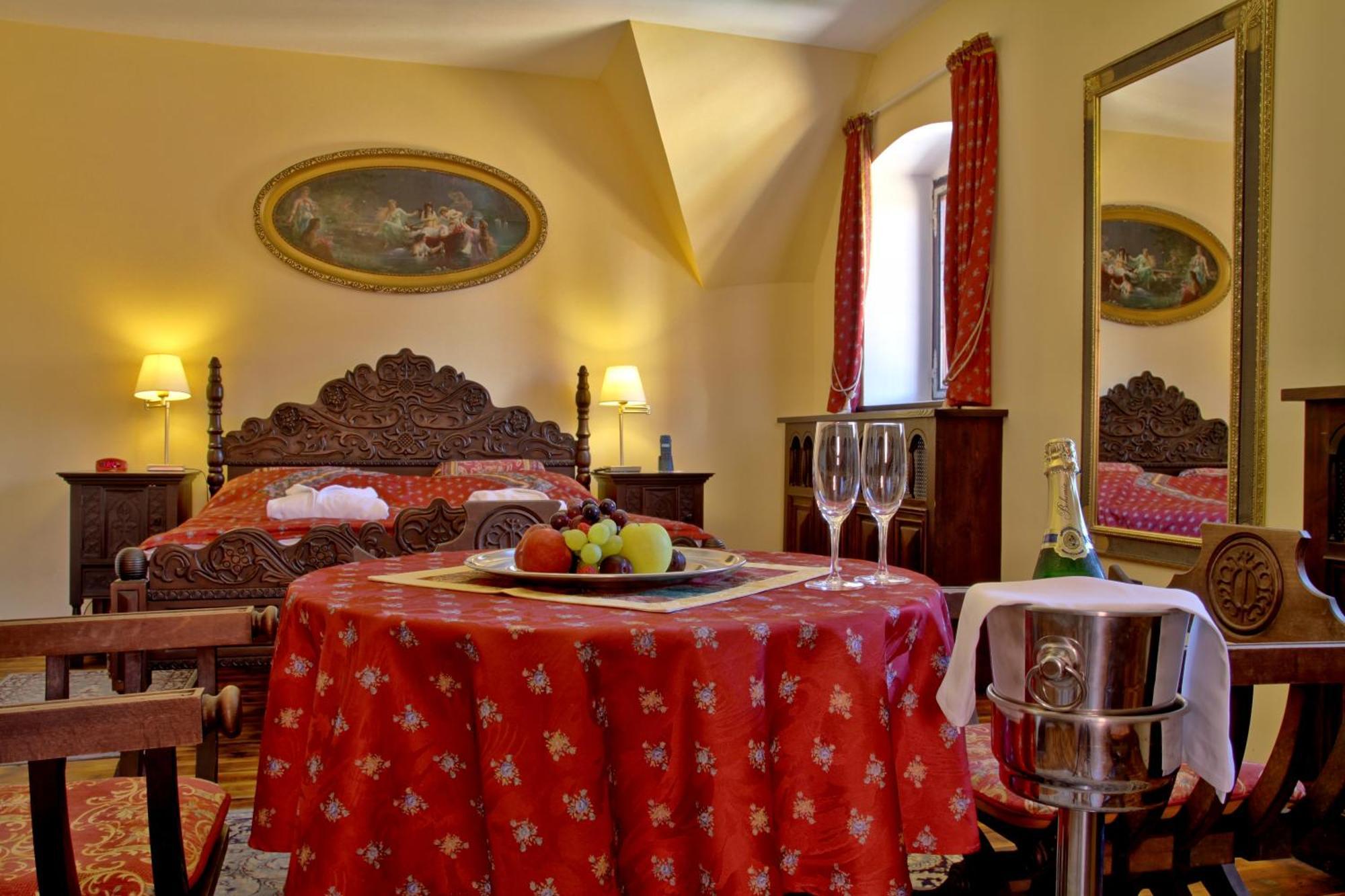 Hotel Ruze Český Krumlov Exteriör bild A room at the hotel