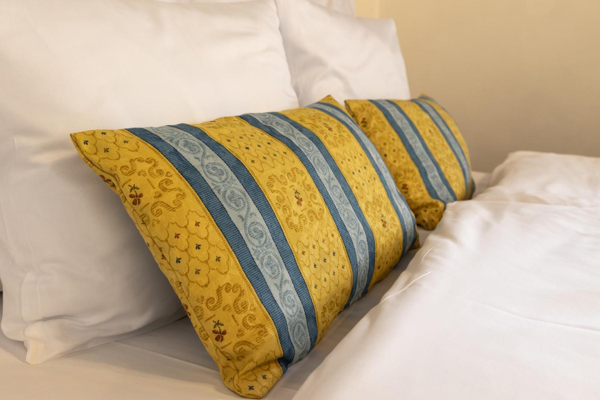 Hotel Ruze Český Krumlov Exteriör bild A decorative pillow