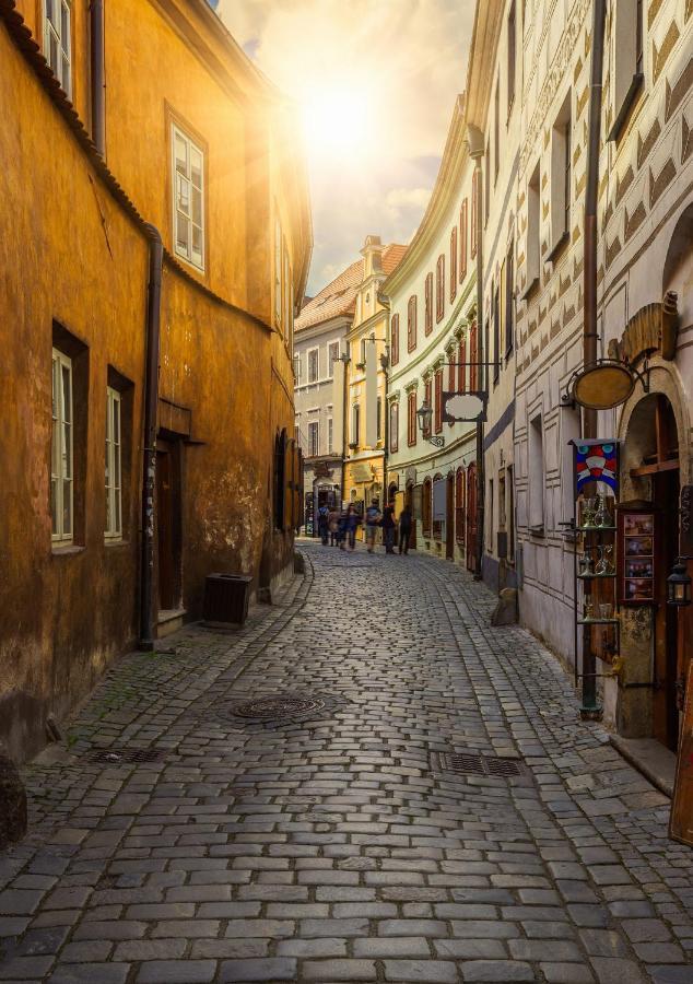 Hotel Ruze Český Krumlov Exteriör bild The narrow streets of the old town